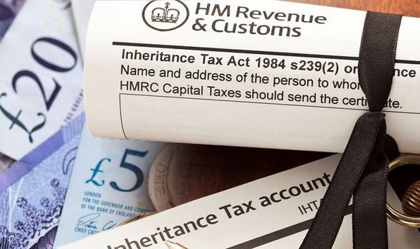 What circumstances require cash gift declaration to HMRC
