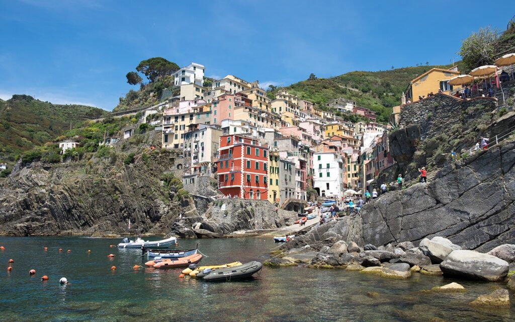 What are the villages of Cinque Terre like